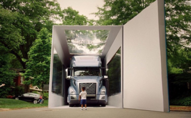 Volvo установила рекорд Гиннесса по распаковке самой большой игрушки  
