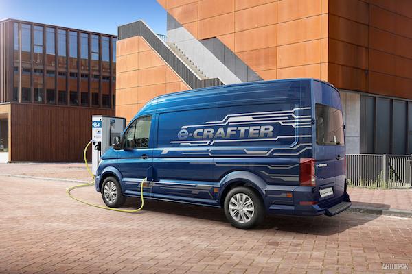 Фургон e-Crafter с нулевыми выбросами выходит на дороги