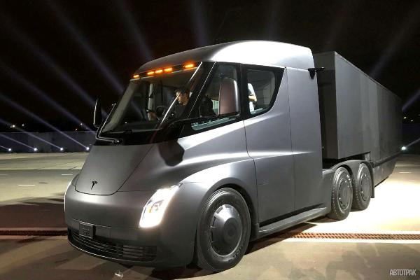 Покупатели ждут Tesla Semi