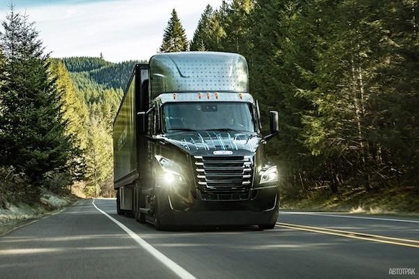 Freightliner eCascadia выйдет на рынок раньше, чем Tesla Semi