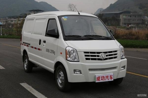 В Китае выпустили компактный фургон с передком от Кадиллака
