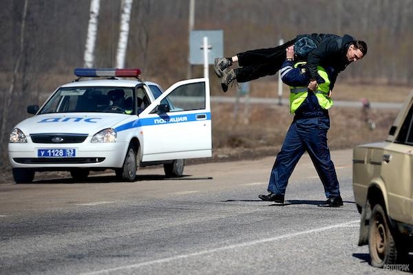 Законопроект, позволяющий полиции вскрывать автомобили, принят в первом чтении