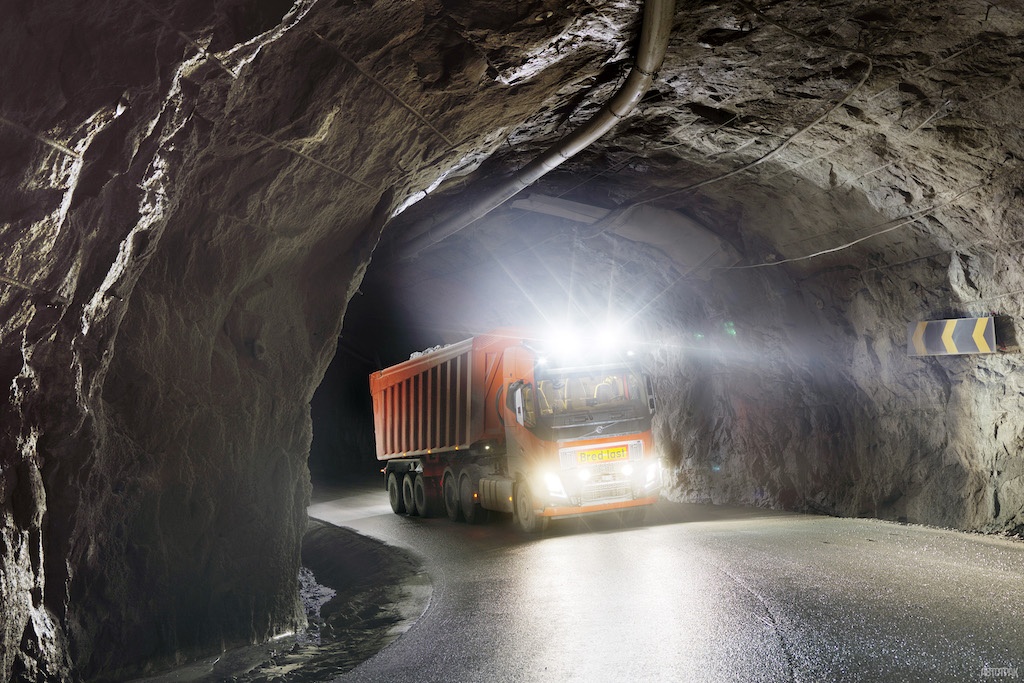 Volvo Trucks займется перевозкой