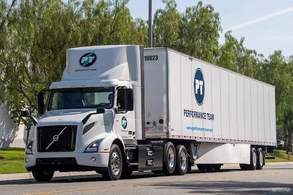 Volvo Trucks получила заказ
