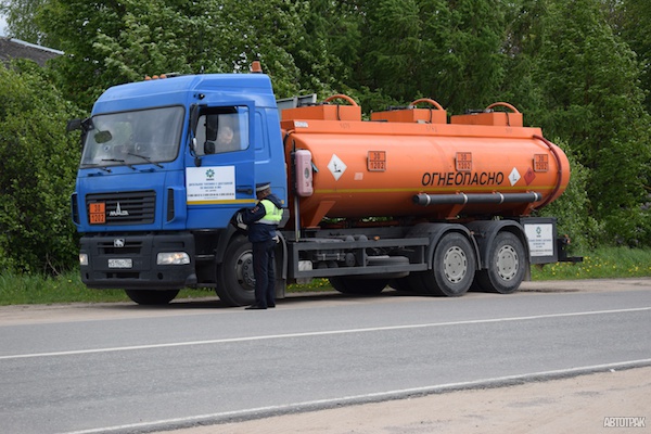 С 25 мая в России ограничат перевозку опасных грузов
