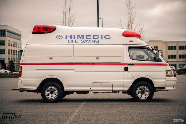 Редчайшую версию Toyota Hiace с мотором V8 продают за 2,7 млн рублей
