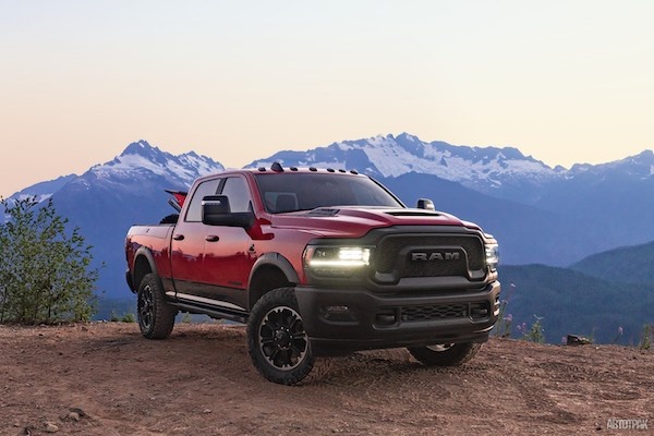 Пикап Ram 2500 получил внедорожную версию Rebel