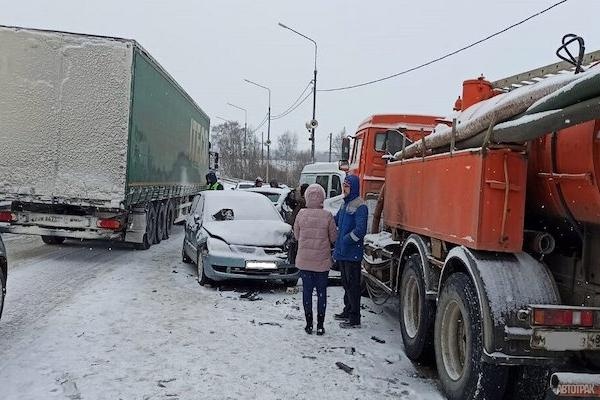 Массовое ДТП с 19 машинами под Липецком