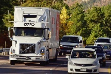 Беспилотный грузовик Volvo перевез 50 тысяч банок пива