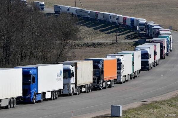 В России принят закон об электронной очереди для пересечения границы