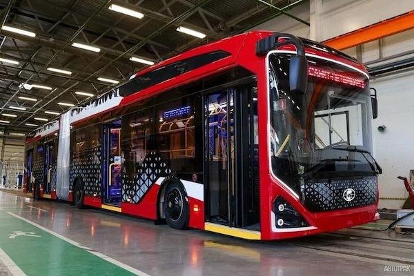 Состоялась премьера 18-метрового электробуса-гармошки «Пионер»