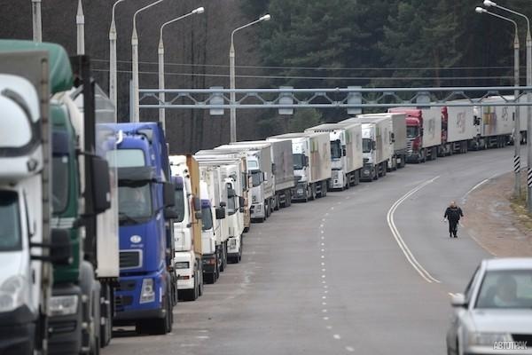 Литва не хочет возвращать грузовики
