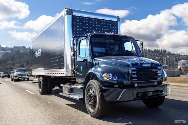 Daimler Truck представил в США новый электрогрузовик Freightliner