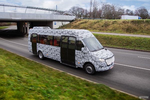 Mercedes начинает тестирование Minibus нового поколения