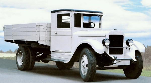 ЗИС-5 советский грузовой автомобиль 1930-40-х. Всем нам известен по советским фильмам.