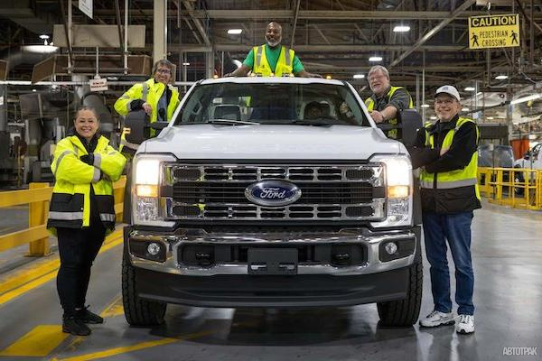 Ford начал отгружать покупателям Super Duty нового поколения