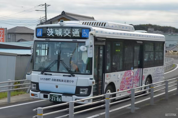 В Японии начали создавать выделенные полосы для беспилотных городских автобусов