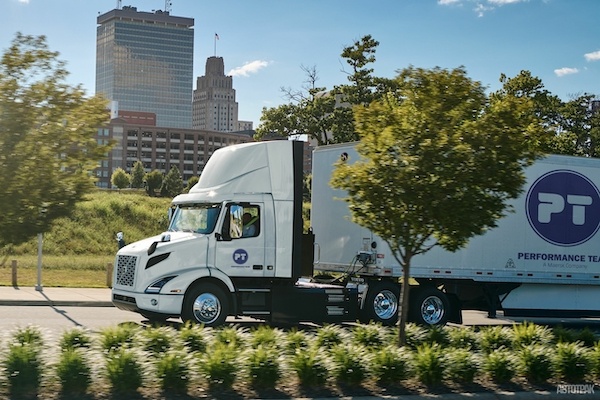Volvo Trucks наращивает поставки электрических грузовиков
