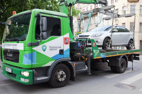 Собянин подписал закон о постоплате за эвакуацию и хранение автомобиля