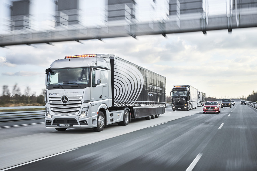 Автономное движение от Daimler Trucks