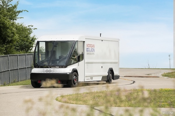 Фургон Proxima: кузов-аквариум, руль по проводам, мотор-колеса и полноуправляемое шасси