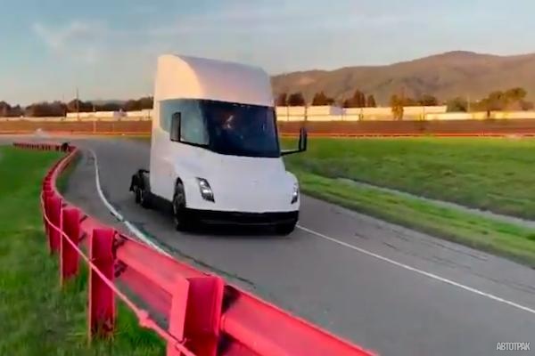 Tesla дразнит перевозчиков