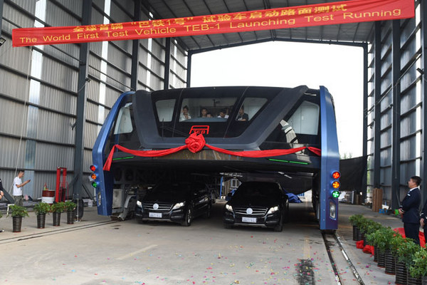 В Китае начались уличные испытания большого арочного «автобуса»