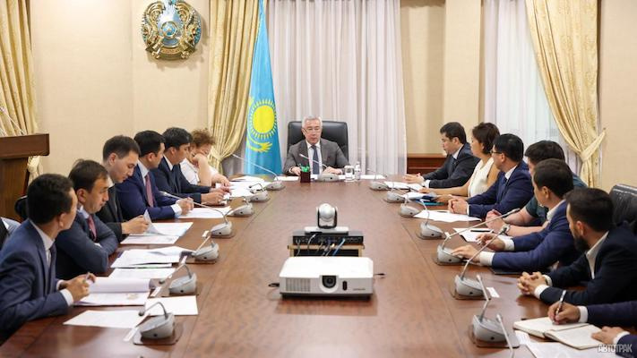 В Казахстане еще на полгода продлят запрет на вывоз топлива автотранспортом