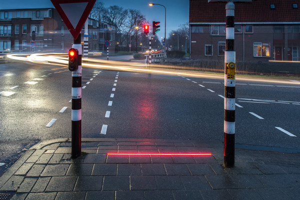 Голландцы установили светофоры для любителей смартфонов