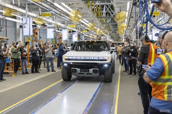 Hummer ударило током