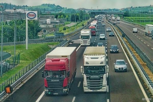 Франция обяжет автоперевозчиков устанавливать на грузовики системы предупреждения о слепых зонах с 2021 года