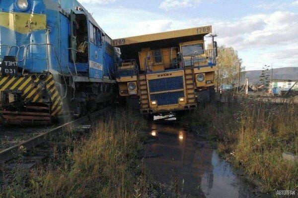 Безумное ДТП в Кемеровской области: БелАЗ против тепловоза
