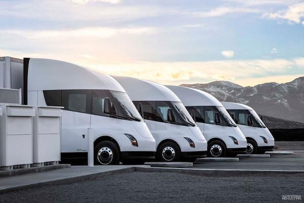 Tesla показала грузовик Semi с новым дизайном