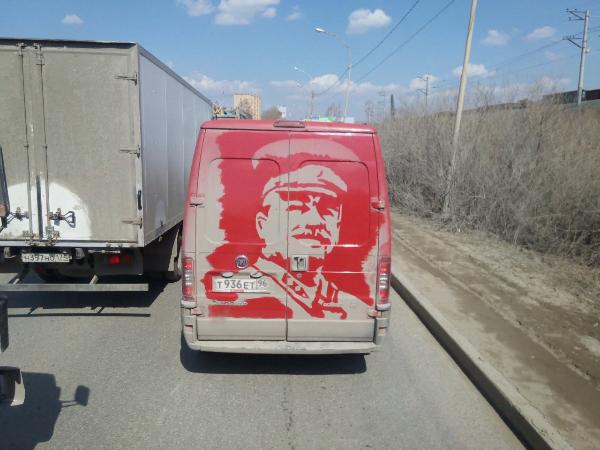 Начал протирать фонари, закончил живописью