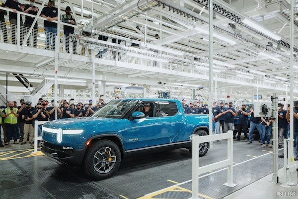 Rivian запустил серийное производство электрического пикапа R1T