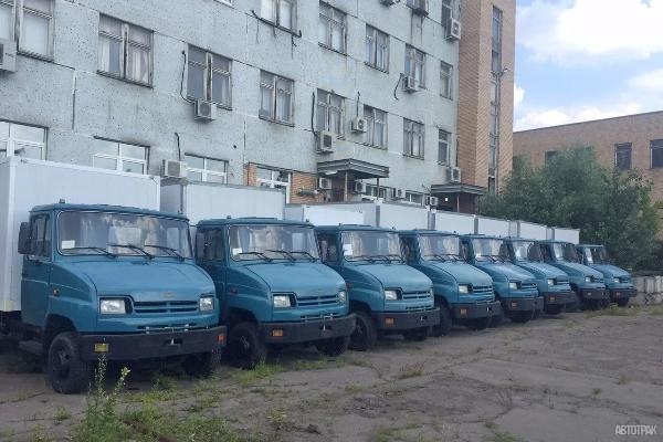 Нераспроданные «Бычки» ржавеют на ЗИЛе