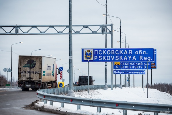 В очереди на въезд из Латвии в Россию стоит более 1,1 тыс. грузовиков