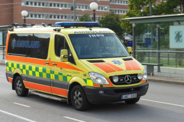 Машины скорой помощи смогут передавать сообщения в салоны других автомобилей