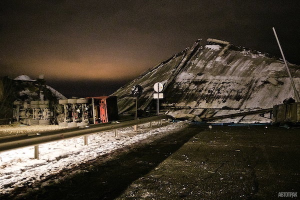 В Оренбурге рухнул автомобильный мост