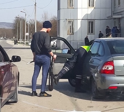 Подержи автомат, пока я проверяю...