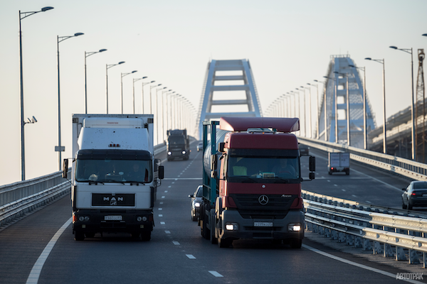 По Крымскому мосту с момента запуска проехало свыше 1 миллиона большегрузов