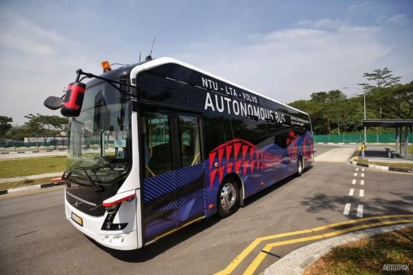 В Сингапуре Volvo тестирует полноразмерный автобус без водителя