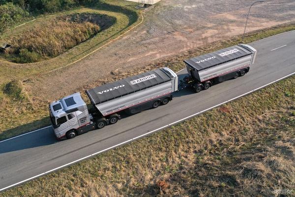Компания Volvo Trucks начала испытавать зерновоз будущего