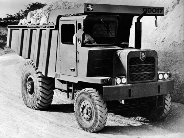 Самосвал Aveling-Barford, модель RD 017: самосвал мог перевозить до 17 тонн груза и построен был в 30х годах. Выдающиеся достижение британской компанией Aveling-Barford для тех лет.