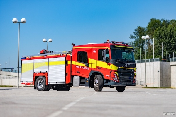 Volvo Trucks порадовала пожарных