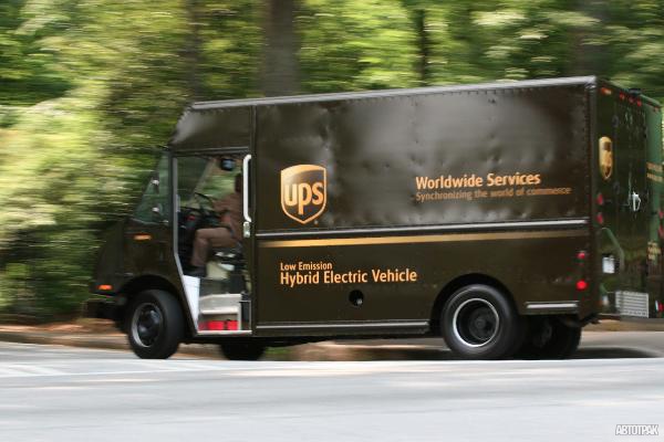 UPS оснастит электродвигателями более 60% своего автопарка