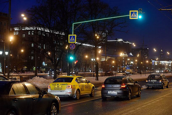 В Москве появилась экспериментальная подсветка пешеходных переходов