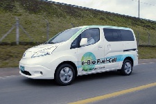 Компания Nissan представила фургон e-NV200 на твердооксидных топливных элементах