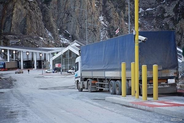 Пропуск грузовиков через МАПП «Верхний Ларс» возобновлен