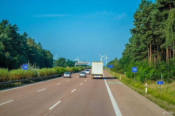 В Польше грузовикам запретили идти на обгон